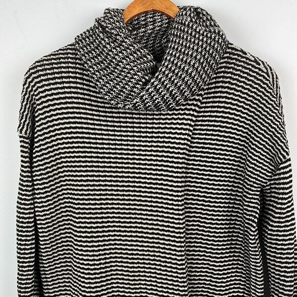 Cabi 3167 Fergie black and white split turtleneck sweater - Picture 3 of 10